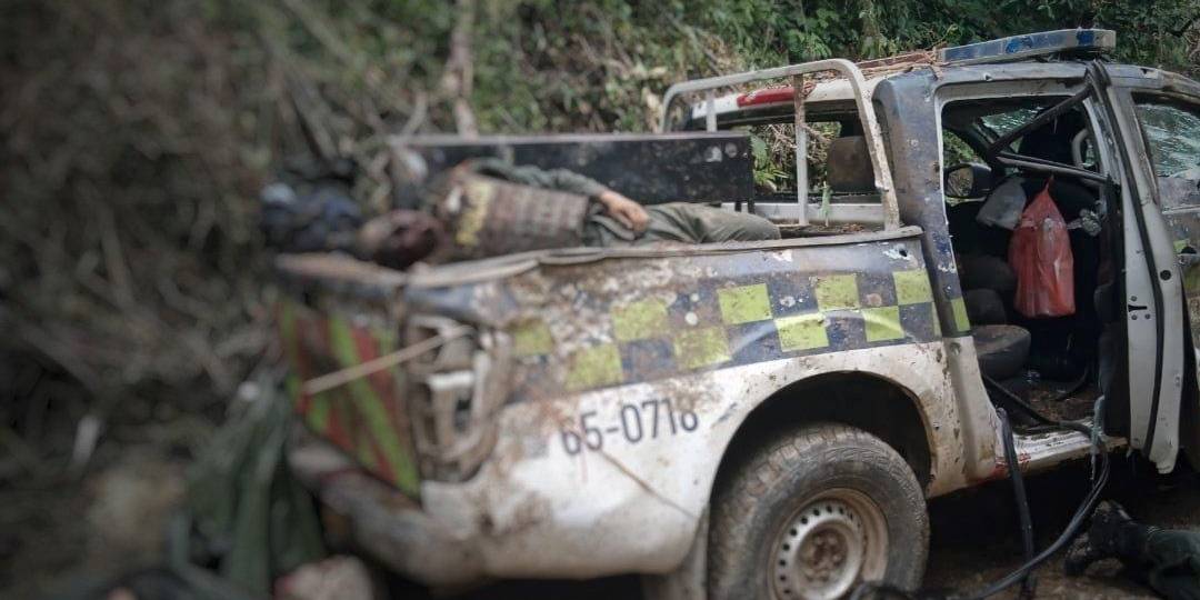 Asesinan a ocho policías en una emboscada con explosivos y ráfagas de fusil en Colombia