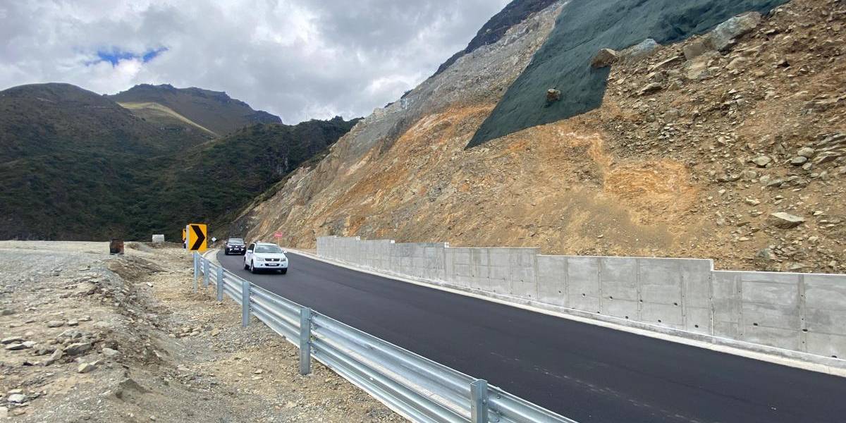 Se habilitan los dos carriles de la vía Cuenca-Molleturo-El Empalme