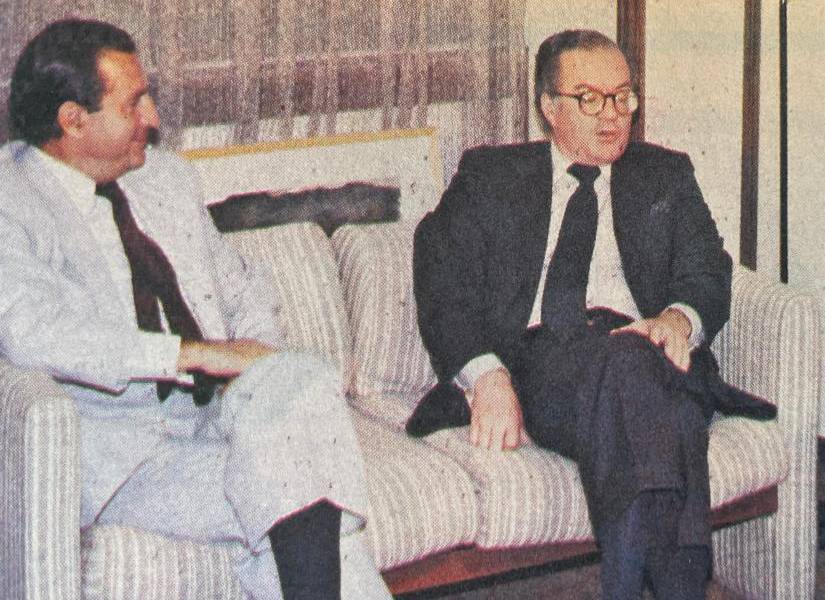 El presidente Borja reunido con el canciller Diego Cordovez.