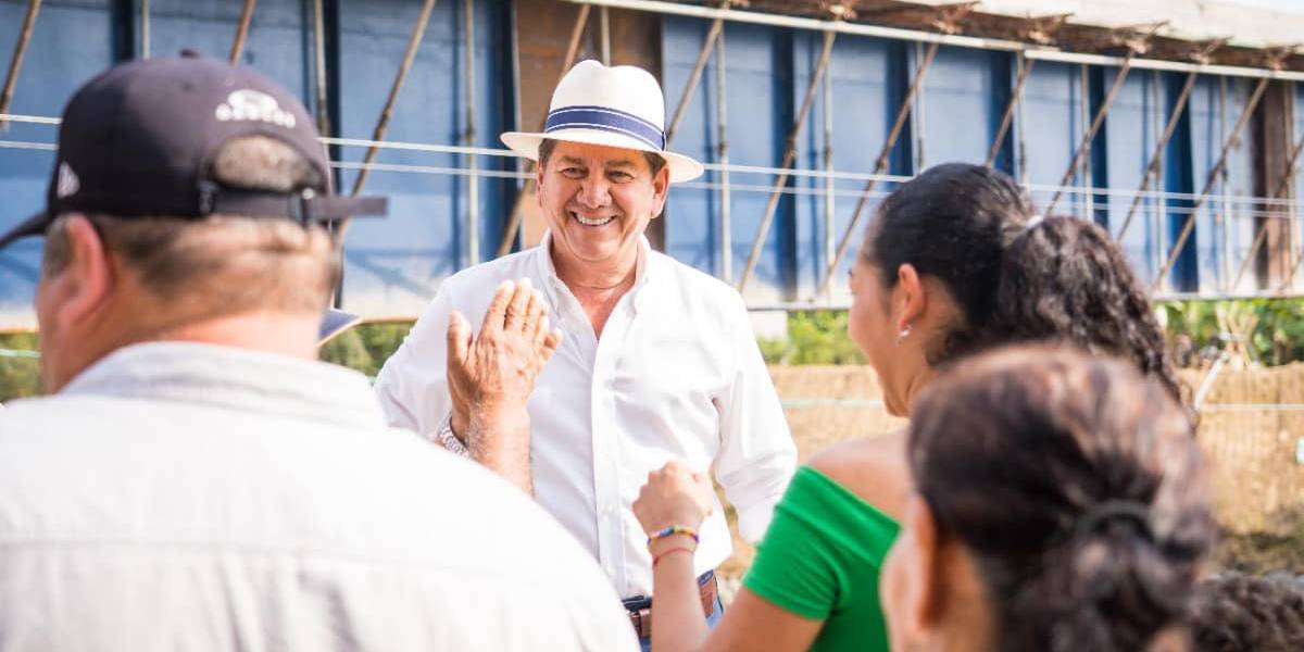 El candidato, de 62 años, ha sido alcalde de Babahoyo, además de asambleísta y diputado por la provincia de Los Ríos.