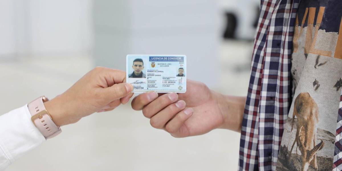 ¿Hasta qué edad puedo renovar mi licencia de conducir en Ecuador?