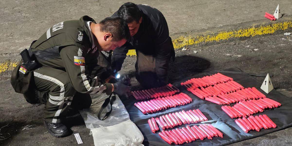 Quito: 130 tacos de dinamita se encontraron en una unidad de Policía en San Roque