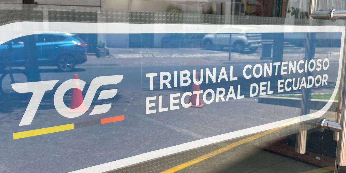 Juez de Ecuador ve posible inconstitucionalidad en prohibición de teléfonos en elecciones