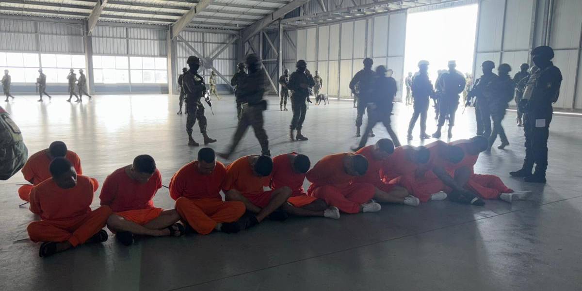 300 presos de la Cárcel del Encuentro, en Santa Elena, fueron rapados a su ingreso