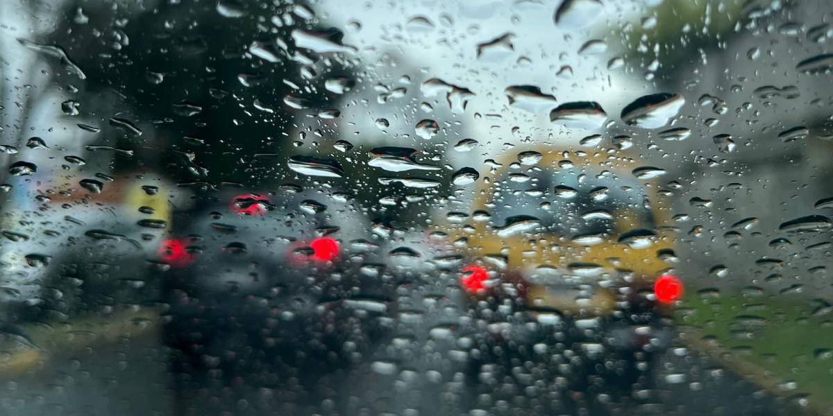 Un fuerte aguacero se reporta en diferentes sectores de Quito, este 4 de abril