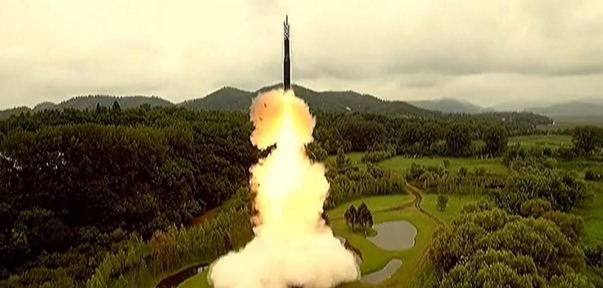 Video: este es el momento en el que Corea del Norte lanzó el supuesto misil intercontinental al mar de Japón