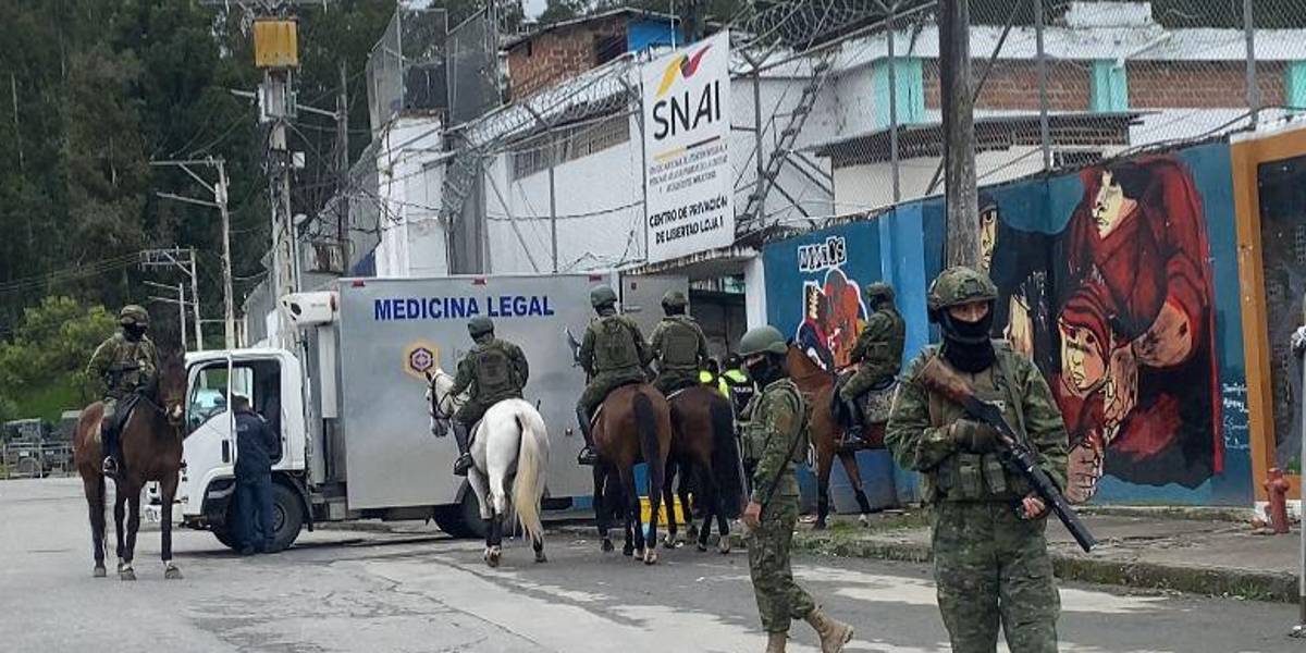 Tres reclusos de la cárcel de Loja son hallados muertos en un baño