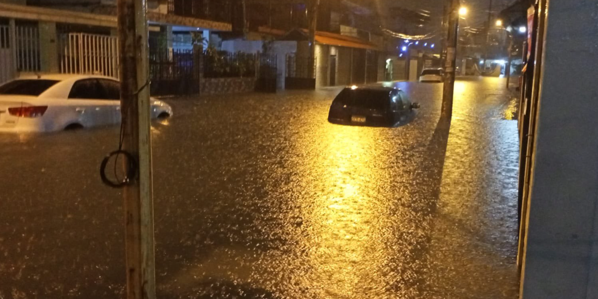 Sectores del norte de Guayaquil sufren cortes de luz tras fuertes lluvias