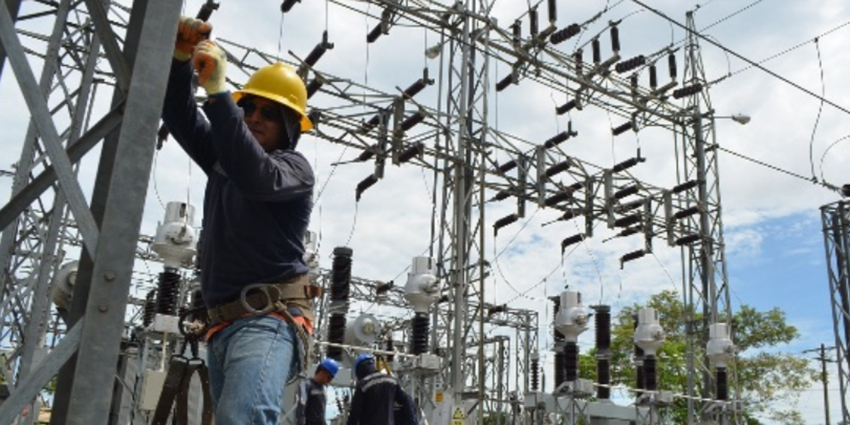Ecuador paga casi el doble por la electricidad comprada a Colombia