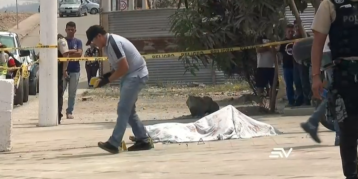 Policía es asesinado afuera de una tienda de Monte Sinaí, en el noroeste de Guayaquil