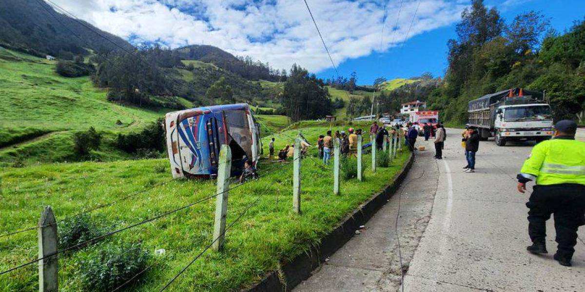 Dos muertos en un nuevo accidente de un bus, en Cuenca
