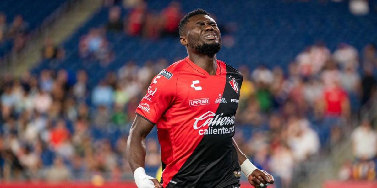 Jordy Caicedo falló un penal con Atlas y fue criticado por su entrenador en la Liga MX