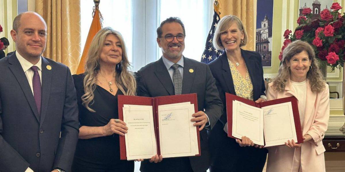 Acuerdos Artemis: Ecuador firma convenio para sumarse a la exploración de la Luna y Marte