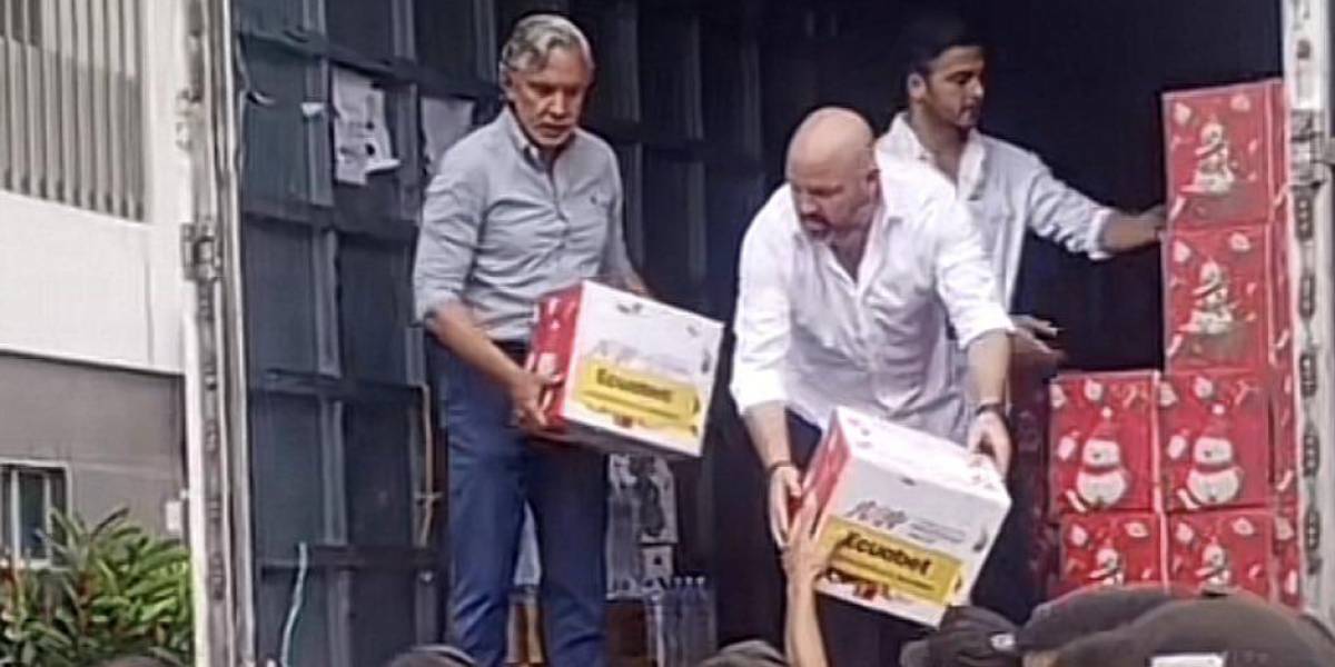 Dirigentes de Liga Pro, Barcelona SC y Emelec donan víveres para la fuerza pública