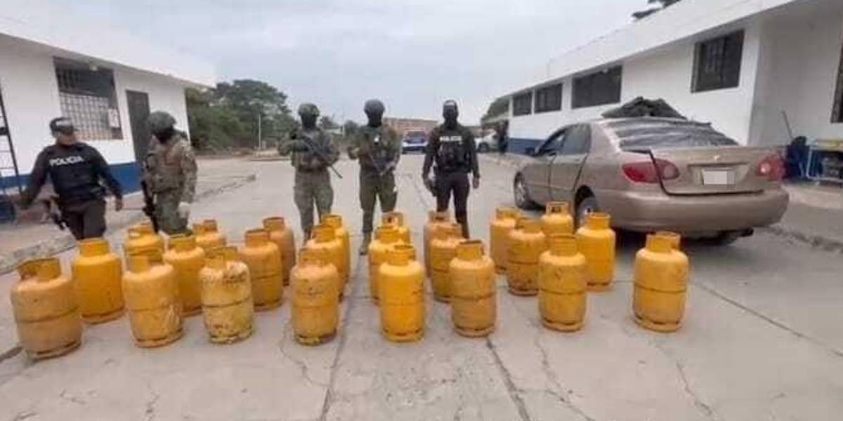 Militares hallan 24 tanques de gas en un solo auto en Huaquillas, muy cerca de la frontera con Perú