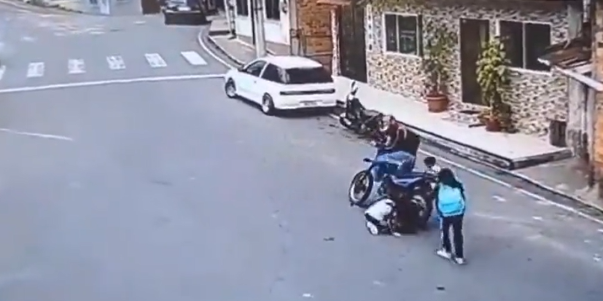 Una niña de 11 años pierde su brazo al caer de una motocicleta, en Piñas, El Oro