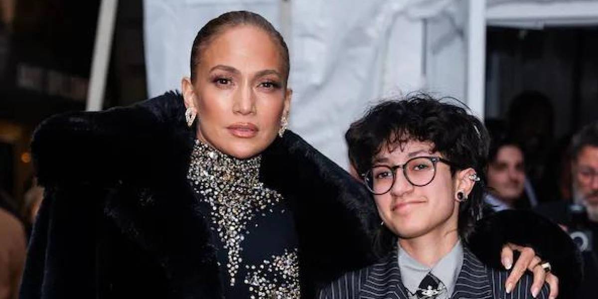Jennifer López se convirtió en toda una madre protectora en plena alfombra roja