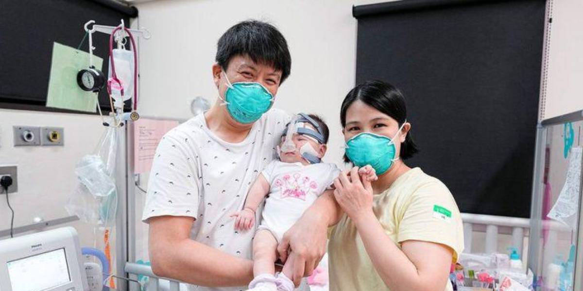 La bebé más pequeña al nacer se va a casa tras 13 meses hospitalizada
