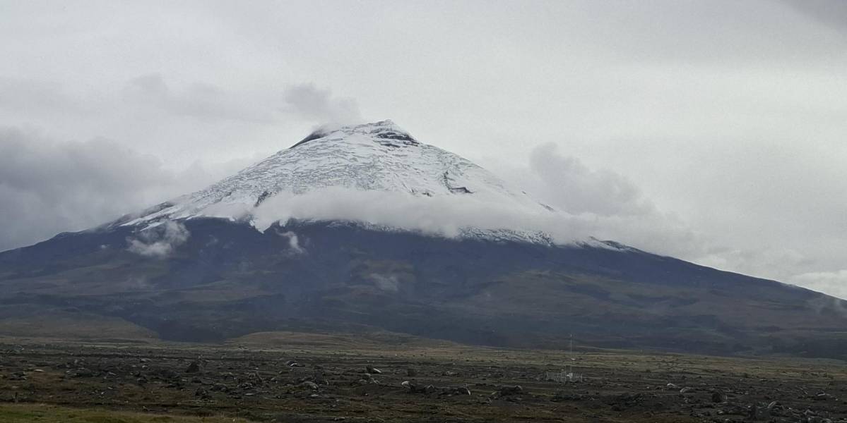 Una nube de vapor se registró a la altura del cráter del volcán Cotopaxi el 10 de marzo