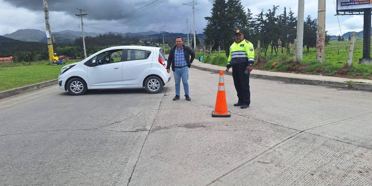 La vía Cuenca-Girón-Pasaje se cierra por un daño en la base de la estructura vial
