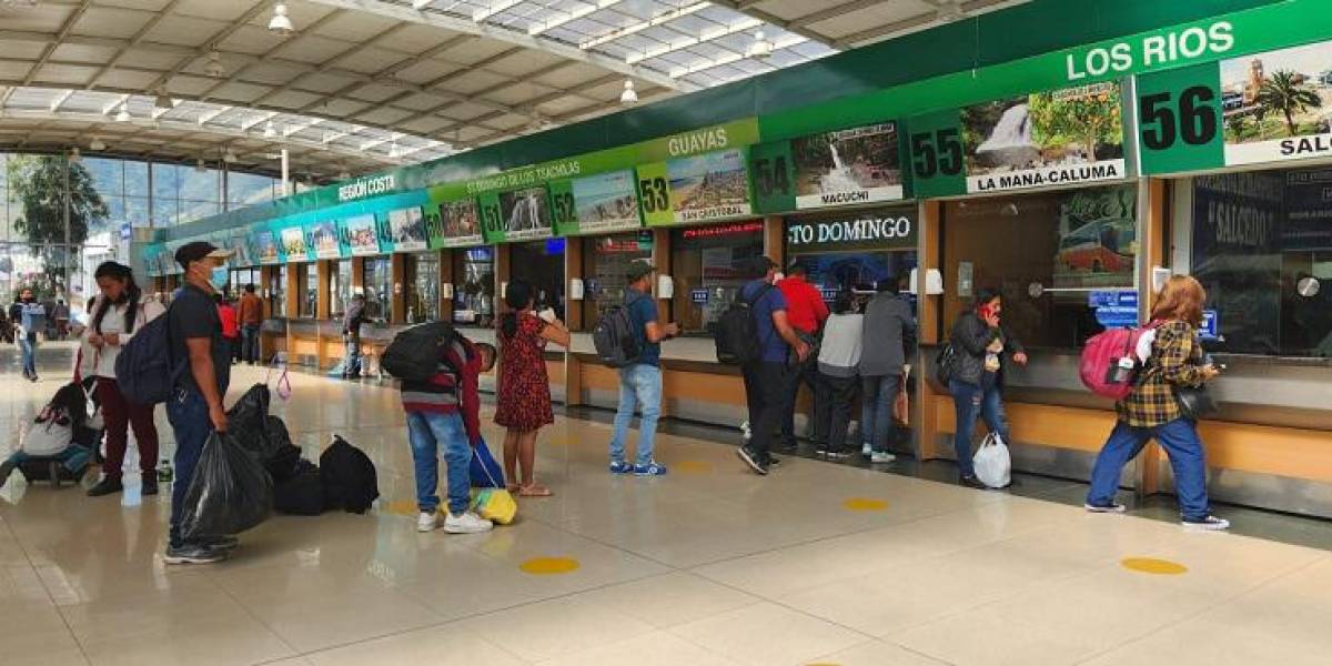 Quito: 30 550 personas viajaron desde las terminales en el primer día de feriado de Navidad