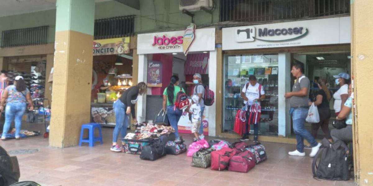 Guayaquil: fallo judicial impide que comerciantes informales se instalen nuevamente en la Bahía