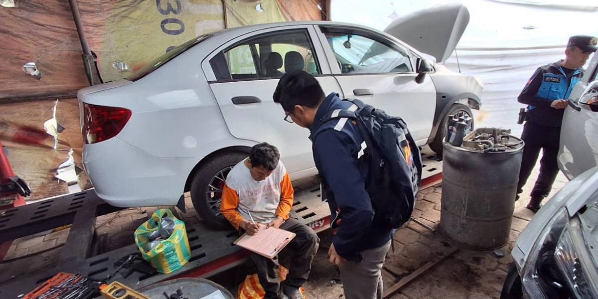 Quito: Presunto deshuesadero de vehículos fue clausurado en el Camal Metropolitano