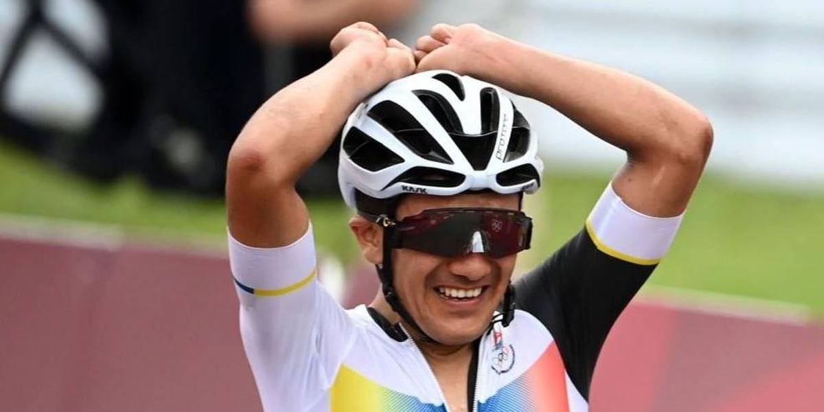 Carapaz, el primer ciclista en la historia que logra podio en las tres grandes vueltas y el oro olímpico