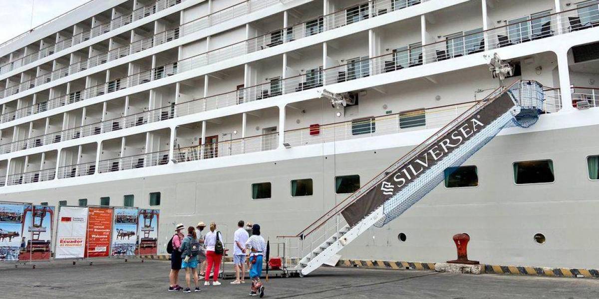 Arriban a Guayaquil 11 turistas con COVID-19 que iban a bordo de un crucero