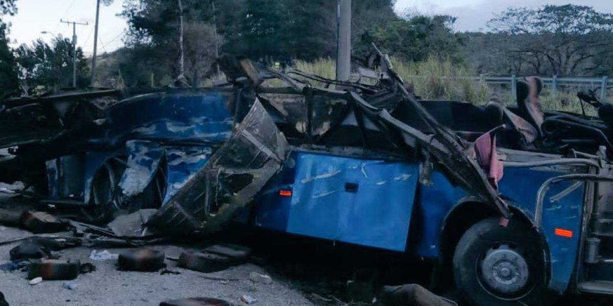 Migrantes ecuatorianos estuvieron en fatal accidente de un bus que venía del Darién, en Panamá