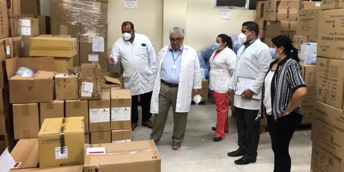 Asambleístas verifican abastecimiento de medicamentos en hospitales de Guayaquil
