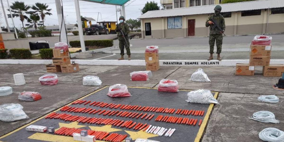 Decomisan más de 500 tacos de dinamita y miles de explosivos en Camilo Ponce Enríquez, Azuay
