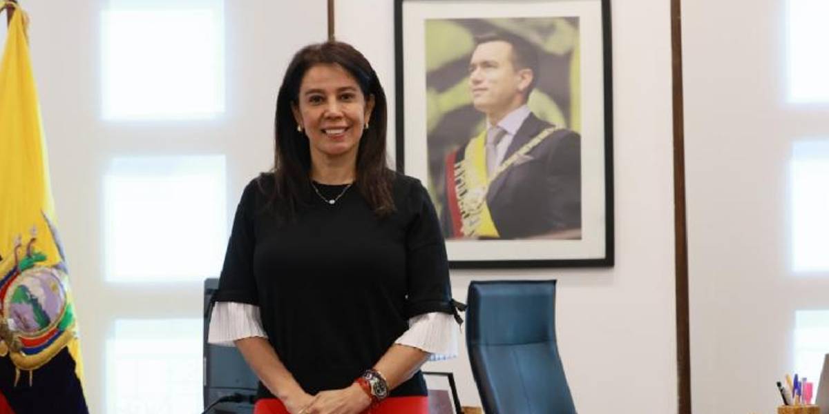 Noboa seguirá encargando la Presidencia a Cynthia Gellibert cuando él se ausente por la campaña