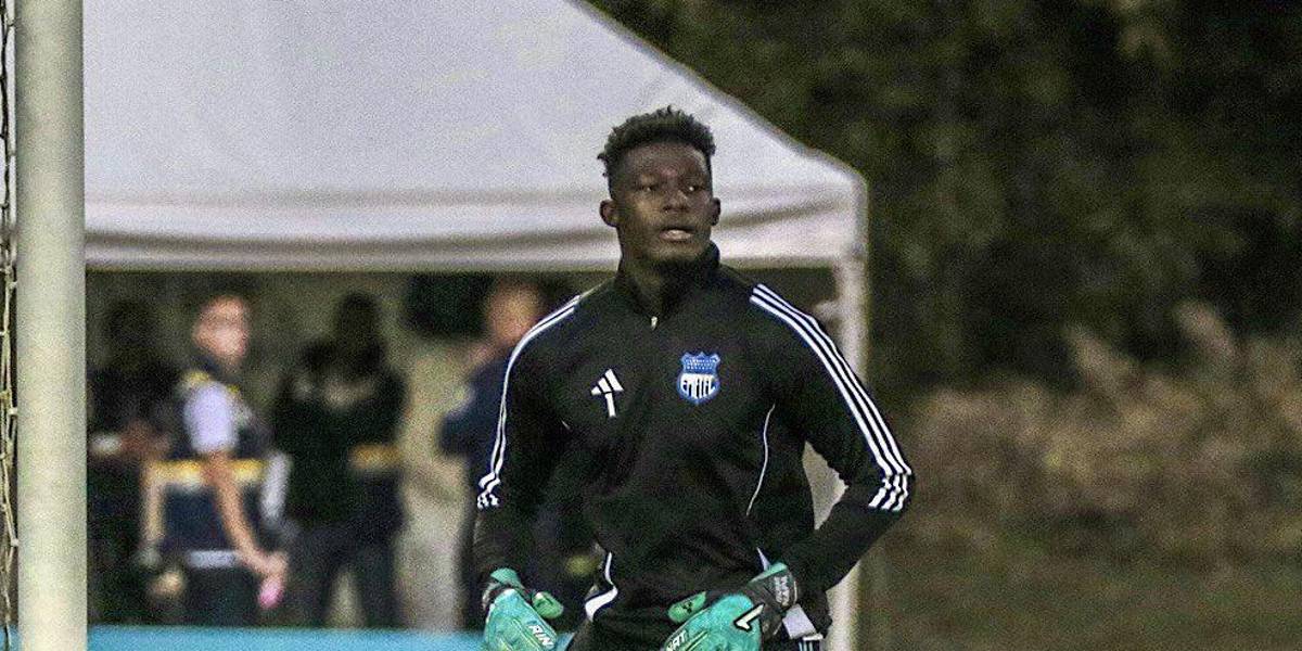 (VIDEO) El insólito error de Gilmar Napa en el amistoso de Emelec ante Deportivo Cali