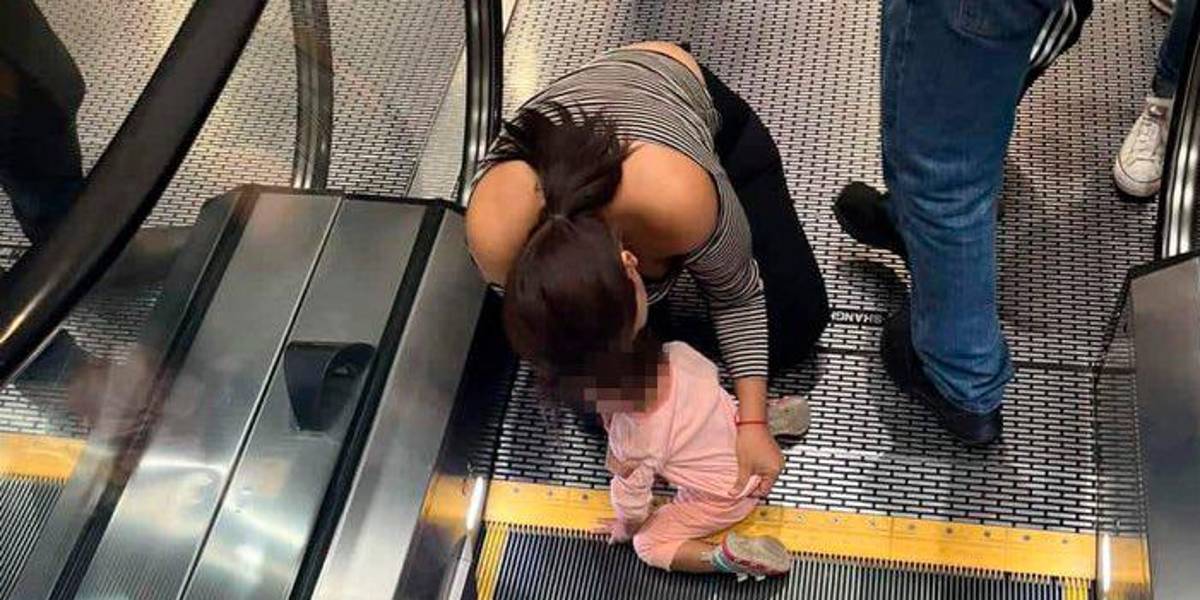 (VIDEO) | La mano de una niña quedó atorada en la escalera eléctrica de un centro comercial en El Salvador