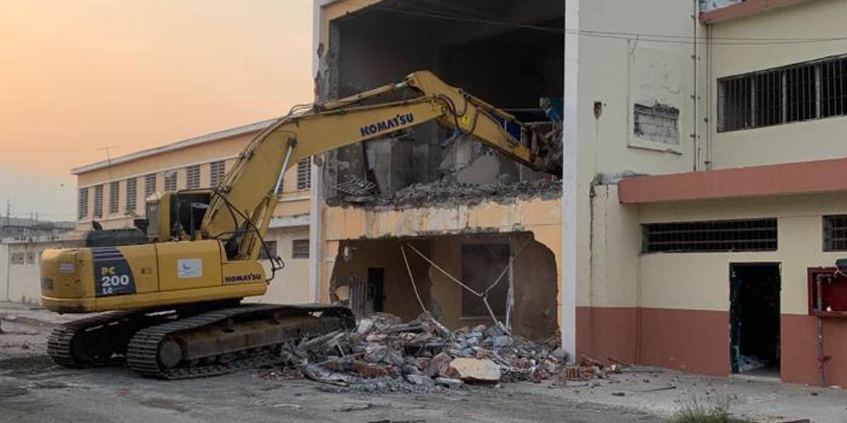 Pabellón consular de la Penitenciaría del Litoral es demolido