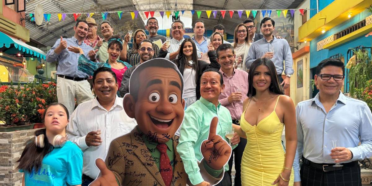 Es un orgullo: Así se celebra el regreso del Cholito Forever a los estudios de Ecuavisa