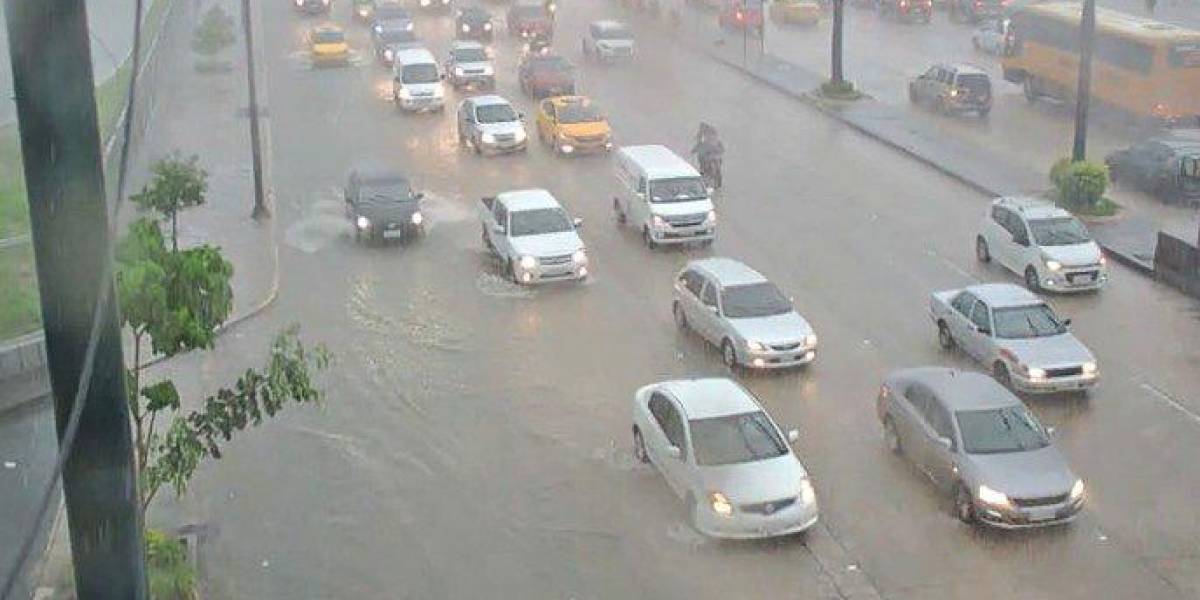 Un intenso aguacero cae sobre Guayaquil y cantones aledaños este miércoles 28 de febrero