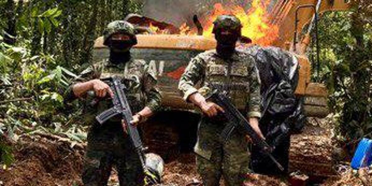 El Ejército quemó un campamento de minería ilegal en Orellana