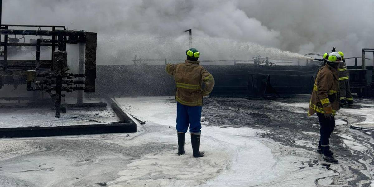 La Refinería de Esmeraldas salió de operaciones por el incendio en un tanque de combustible