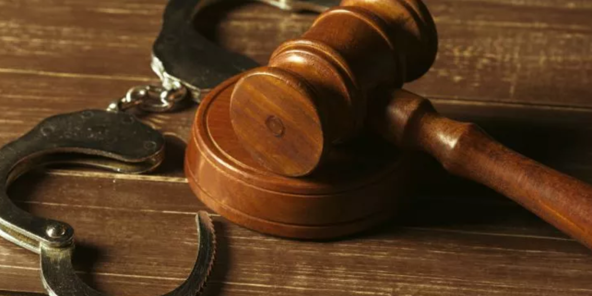 Un hombre es sentenciado en Guayaquil a 29 años de prisión por violar a su hija de 12 años