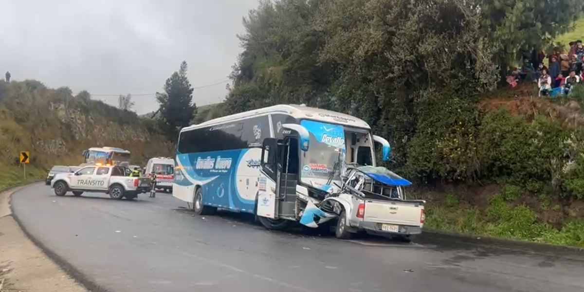 Tres militares mueren en un siniestro en la vía Ambato-Guaranda