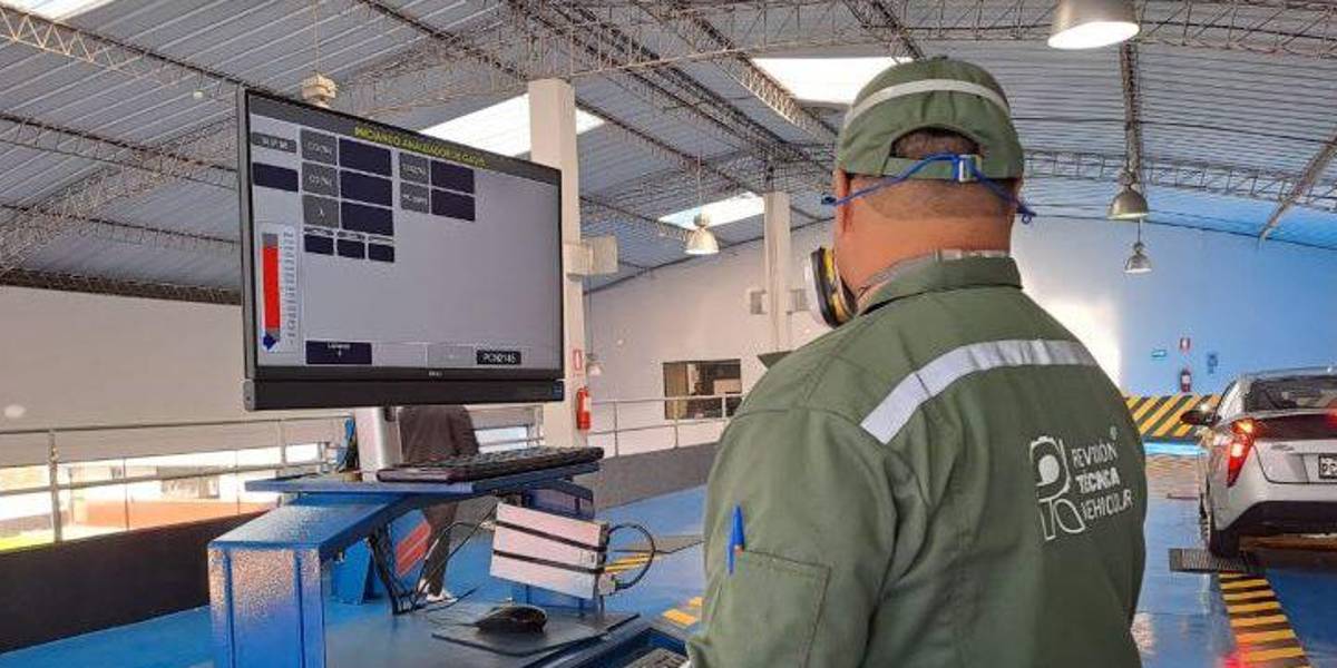 Quito: más de ocho mil revisiones vehiculares y matrículas se hicieron en una semana