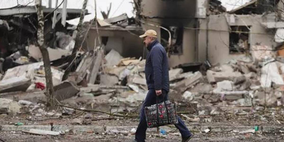 El antes y el después de la destrucción causada por las fuerzas rusas en Ucrania tras una semana de invasión