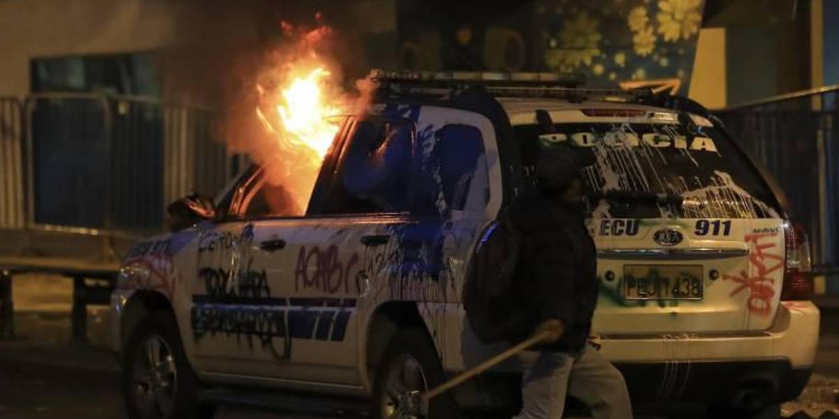 Jueza sobreseyó a 3 de los 4 procesados por destrucción de patrullero, en Quito