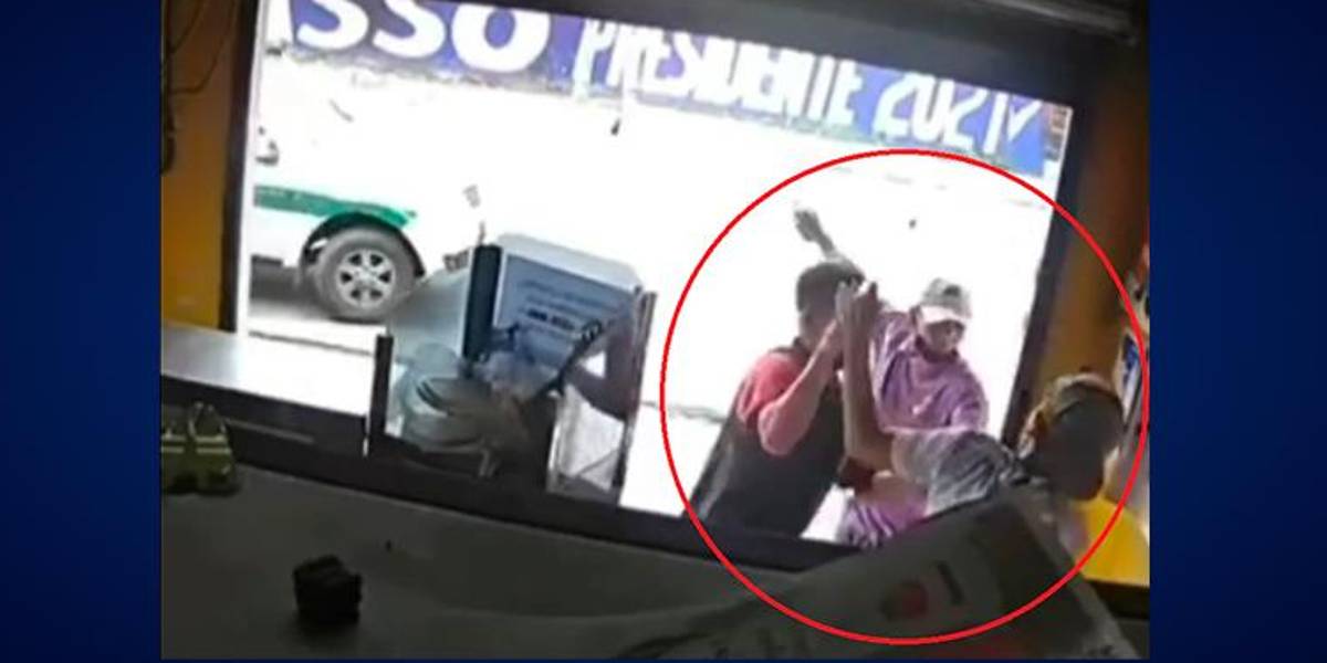 Guayaquil: hombre enfrenta a dos delincuentes armados para evitar robo