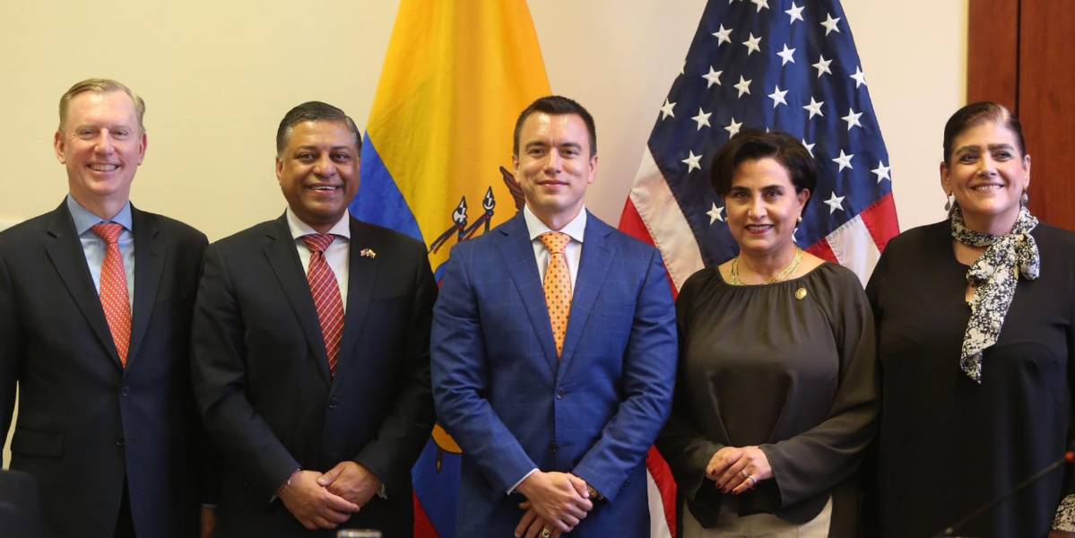 Noboa incluye a Sommerfeld en la comitiva que lo acompañará en su viaje a Europa