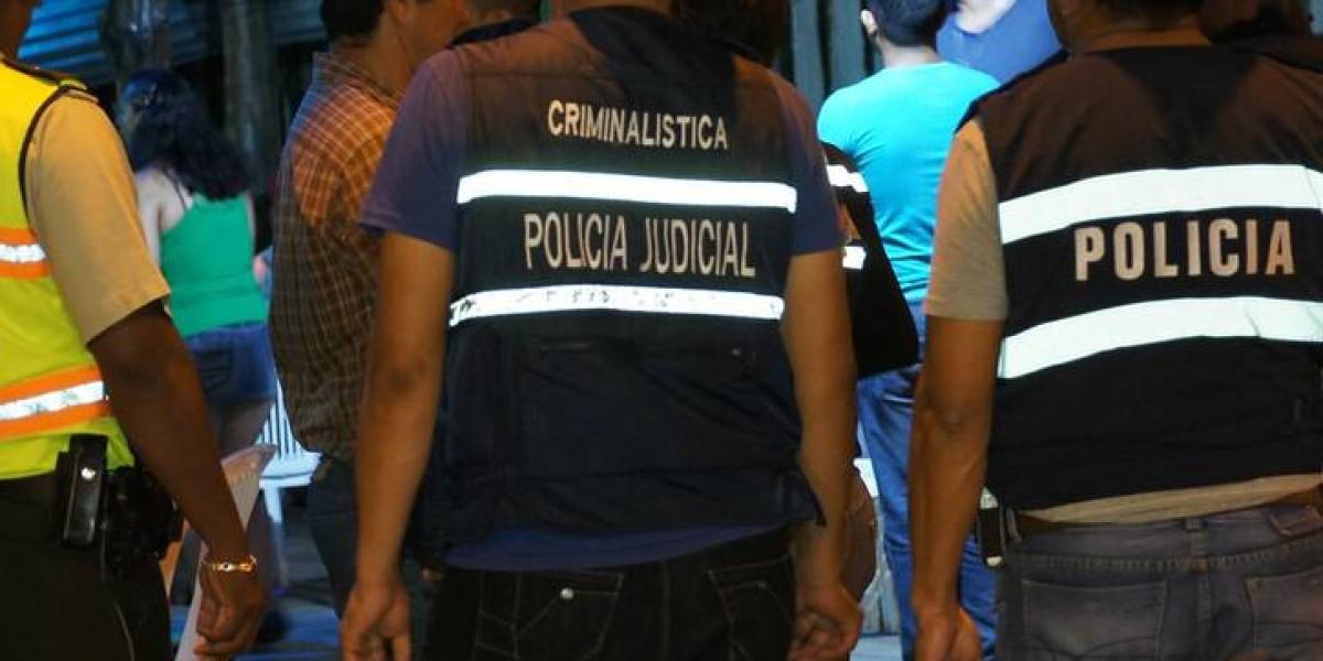 Guayaquil: otros cinco policías son acusados de extorsión por USD 4 000