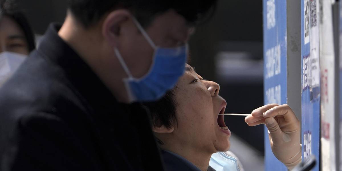 Shanghái amplía cuarentena ante nefasto brote de COVID-19