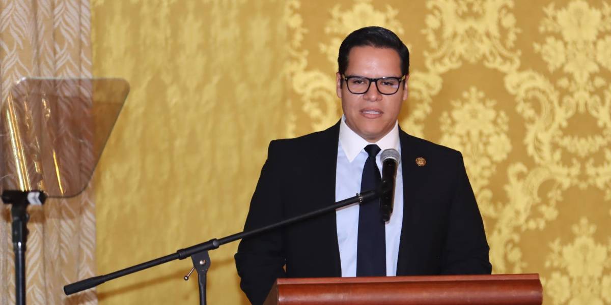 Álvarez y Neira caen en maldiciones y acusaciones por un contrato fallido de insulina